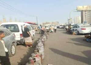 معاناة متزايدة في عدن بسبب نقص الغاز