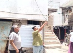 مدير عام المعلا يتفقد أوضاع حي الكهرباء ويوجه بمعالجة طفح الصرف الصحي