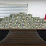 العراق يضبط 20 مليون دولار ويسترد 60 كيلوغرامًا من الذهب بقضية فساد في وزارة النفط