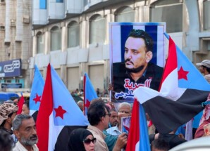 أحرار العاصمة عدن يحتشدون أمام سجن المنصورة المركزي تضامناً مع البطل معين المقرحي