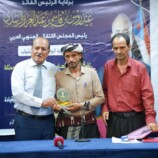 “الثبات يا رجال”.. الأمانة العامة للمجلس الانتقالي الجنوبي تُكرم أيقونة الصمود الملازم أحمد القطيبي بدرع “قدوة الشباب 2026”