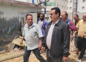 مدير عام البريقة يوجه بمعالجة طفح مياه الصرف الصحي بمدينة الشعب