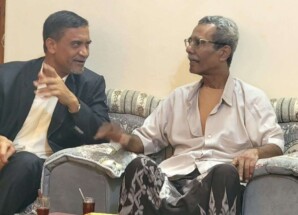 التميمي يطمئن على صحة الصحفي علوي بن سميط ويشيد بإسهاماته الإعلامية