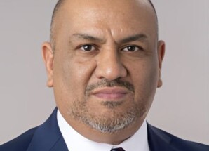 السفير خالد اليماني يقدّم إحاطة في «مجلس من أجل أمريكا آمنة»: اندفاع الحوثيين نحو باب المندب تهديد مباشر لأمن الطاقة الأمريكي