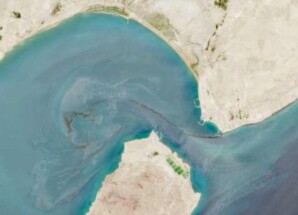 قتيل وثلاثة مصابين في هجوم على سفينة تجارية إيرانية بمضيق هرمز