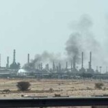 رويترز: سحابة دخان ونيران قرب منشأة لأرامكو في الرياض