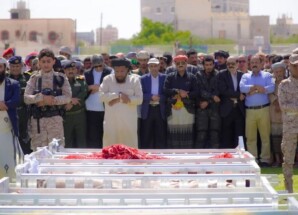 تشييع رسمي وشعبي مهيب لجثامين 75 شهيدًا من منتسبي الأمن ضحايا العملية الإرهابية بشبوة